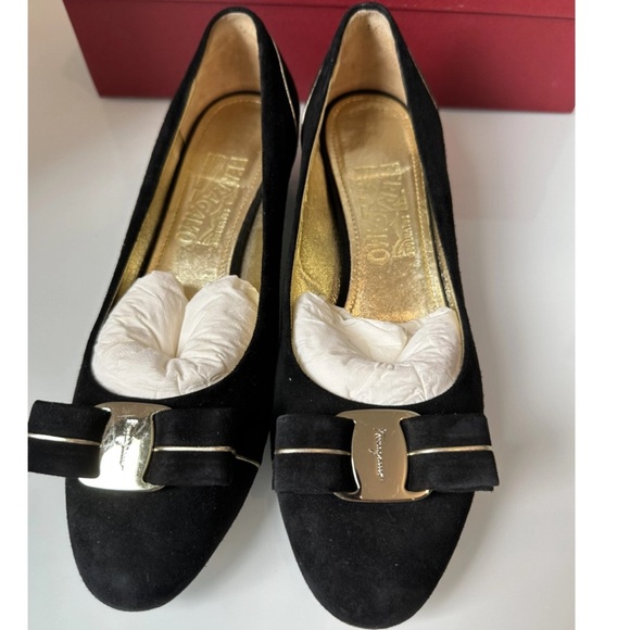 FIRM PRICE Black and gold heels size 7D - Picture 3 of 5